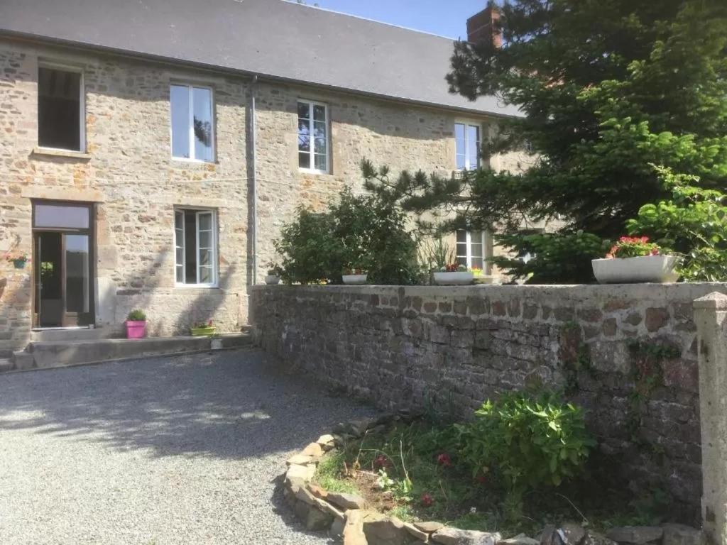 La Petellerie, Maison De Campagne Avec Piscine Pour Un Sejour Detente Moyon المظهر الخارجي الصورة