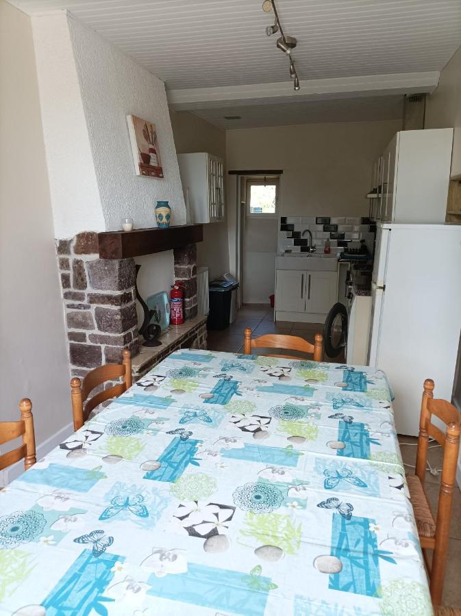 La Petellerie, Maison De Campagne Avec Piscine Pour Un Sejour Detente Moyon المظهر الخارجي الصورة